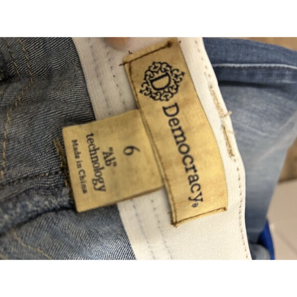 Democracy AB Technology Distressed Denim Blue Jeans Women's Size 6 Medium Wash - Picture 2 of 6